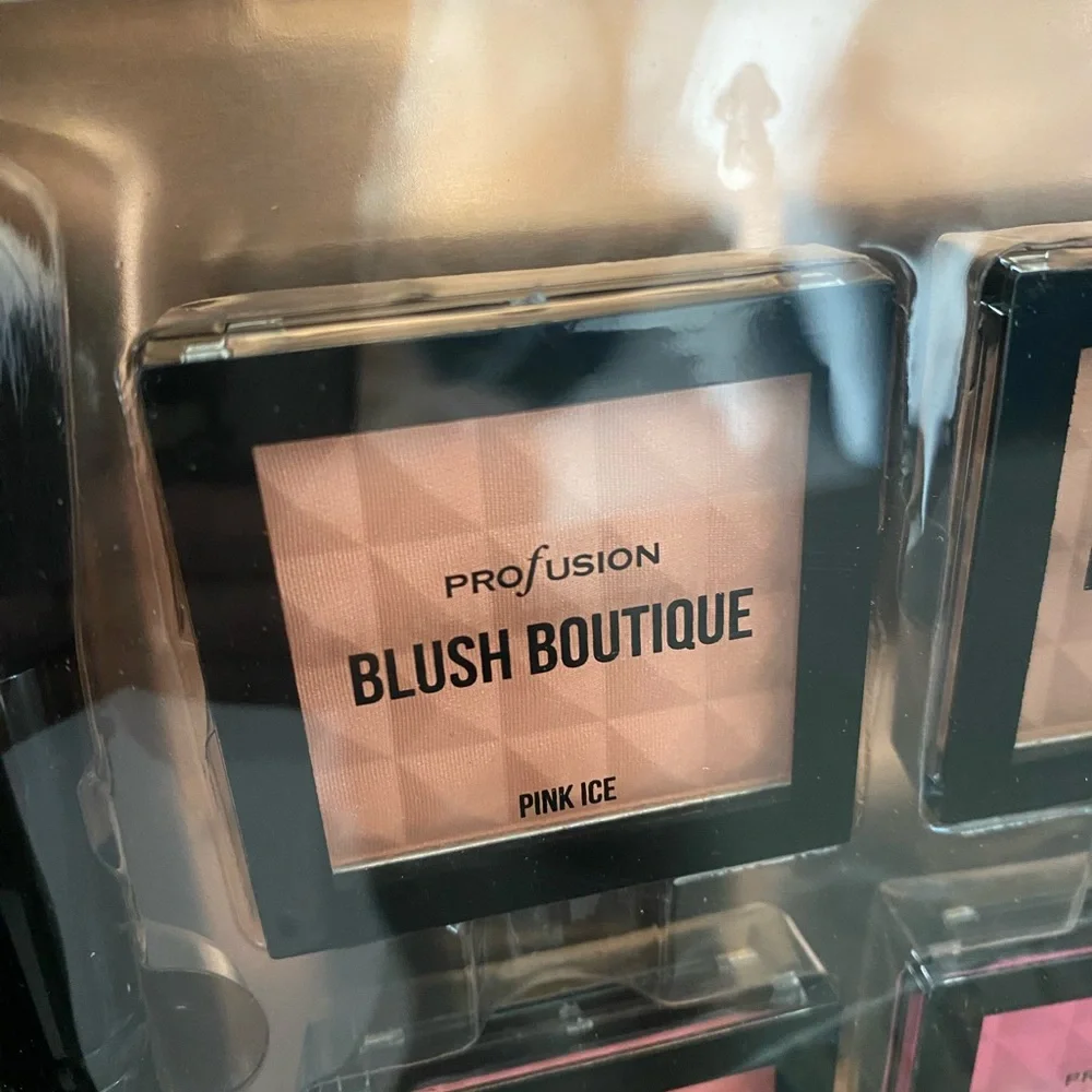 🆕🪷 PROFUSION LIMITED EDITION BLUSH BOUTIQUE PALETTE.  BRAND NEW FACTORY SEALED.